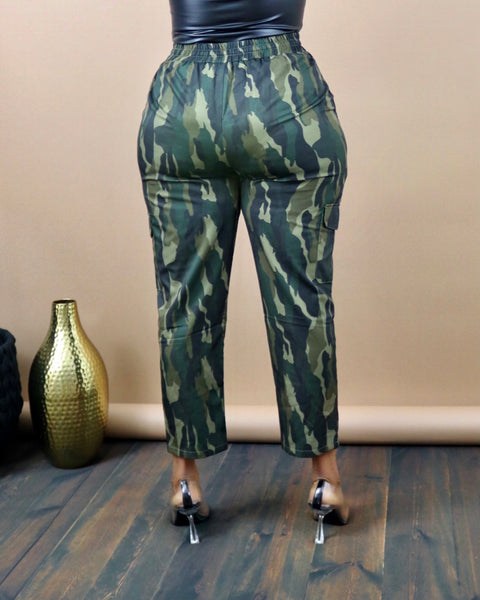 Camouflage Cargo Ankle Pants